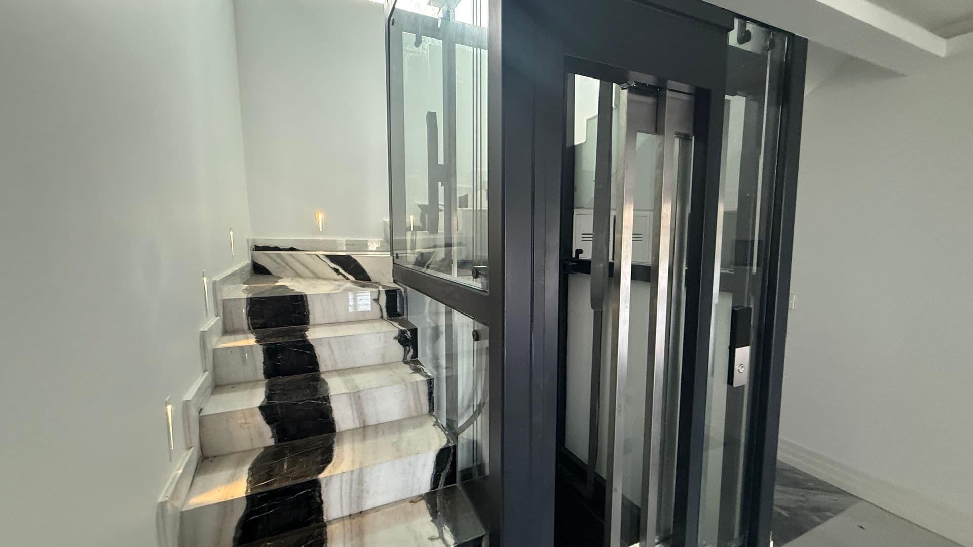 Acarkent'te Modern Dekorasyonlu Sıfır BR Villa 21