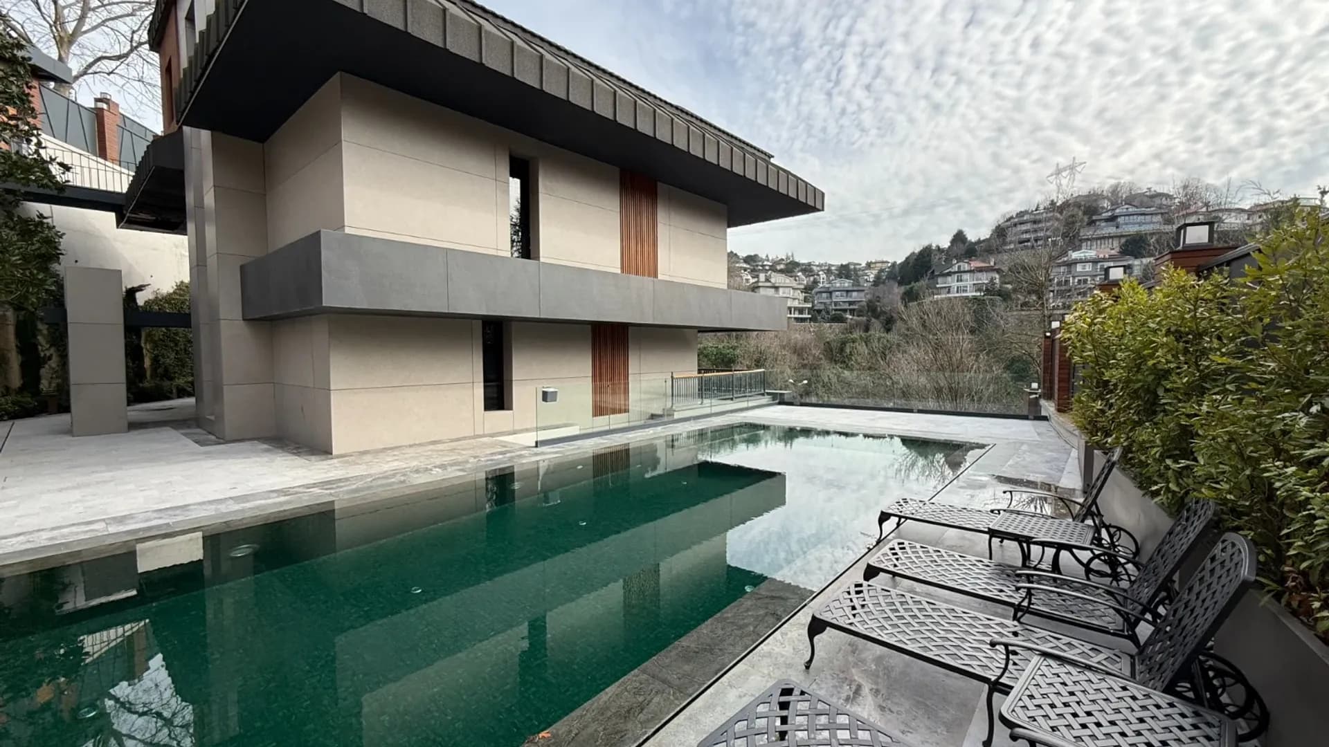 Acarkent'te Ticari Konut Avantajlı Satılık Ultra Lüks Villa 1