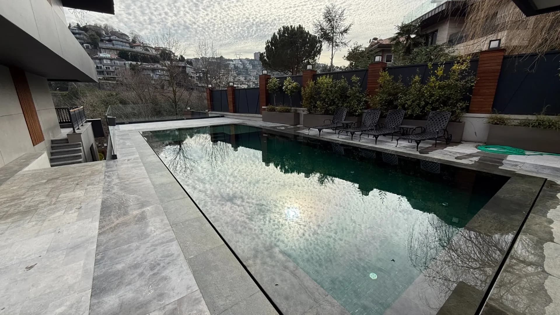 Acarkent'te Ticari Konut Avantajlı Satılık Ultra Lüks Villa 2