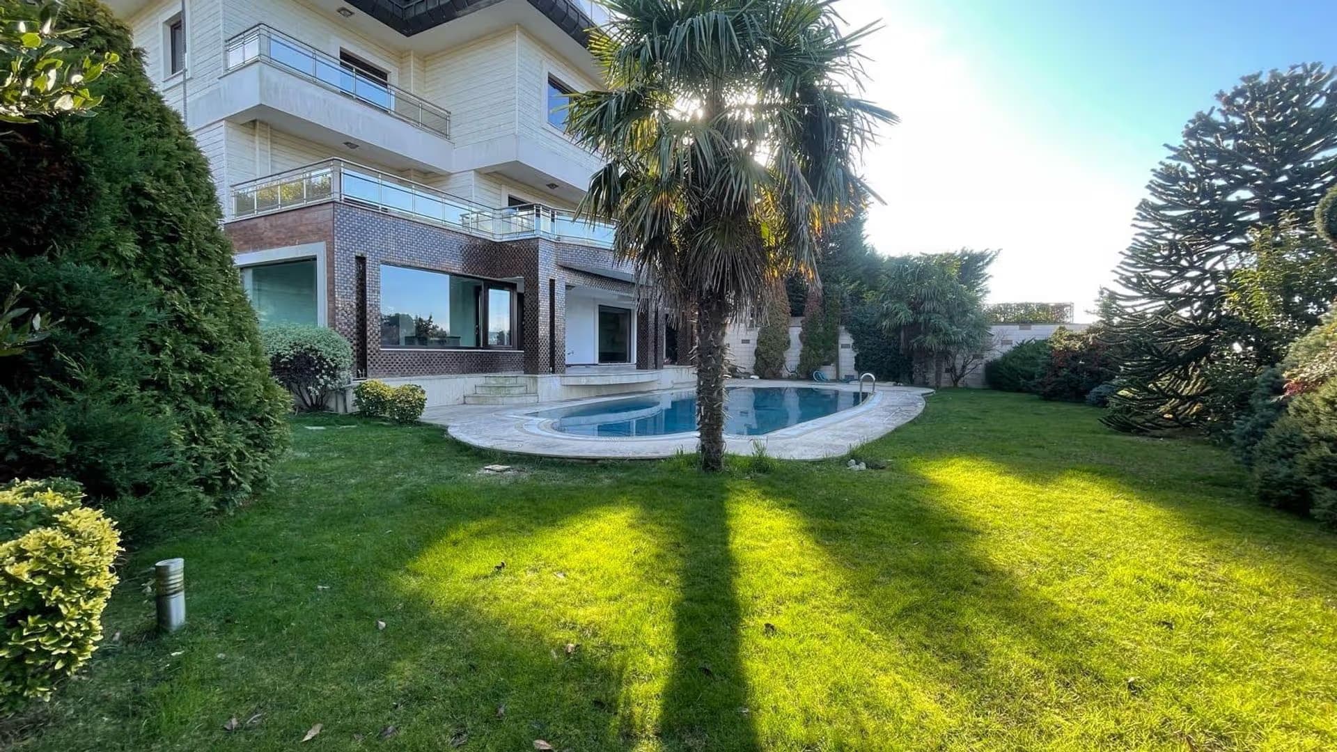 Acarkent'te Konaklar Manzaralı Asansörlü Büyük Bahçeli Satılık BR Villa 3