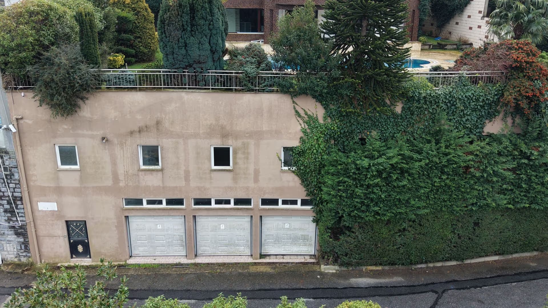 Acarkent'te Konaklar Manzaralı Asansörlü Büyük Bahçeli Satılık BR Villa 5