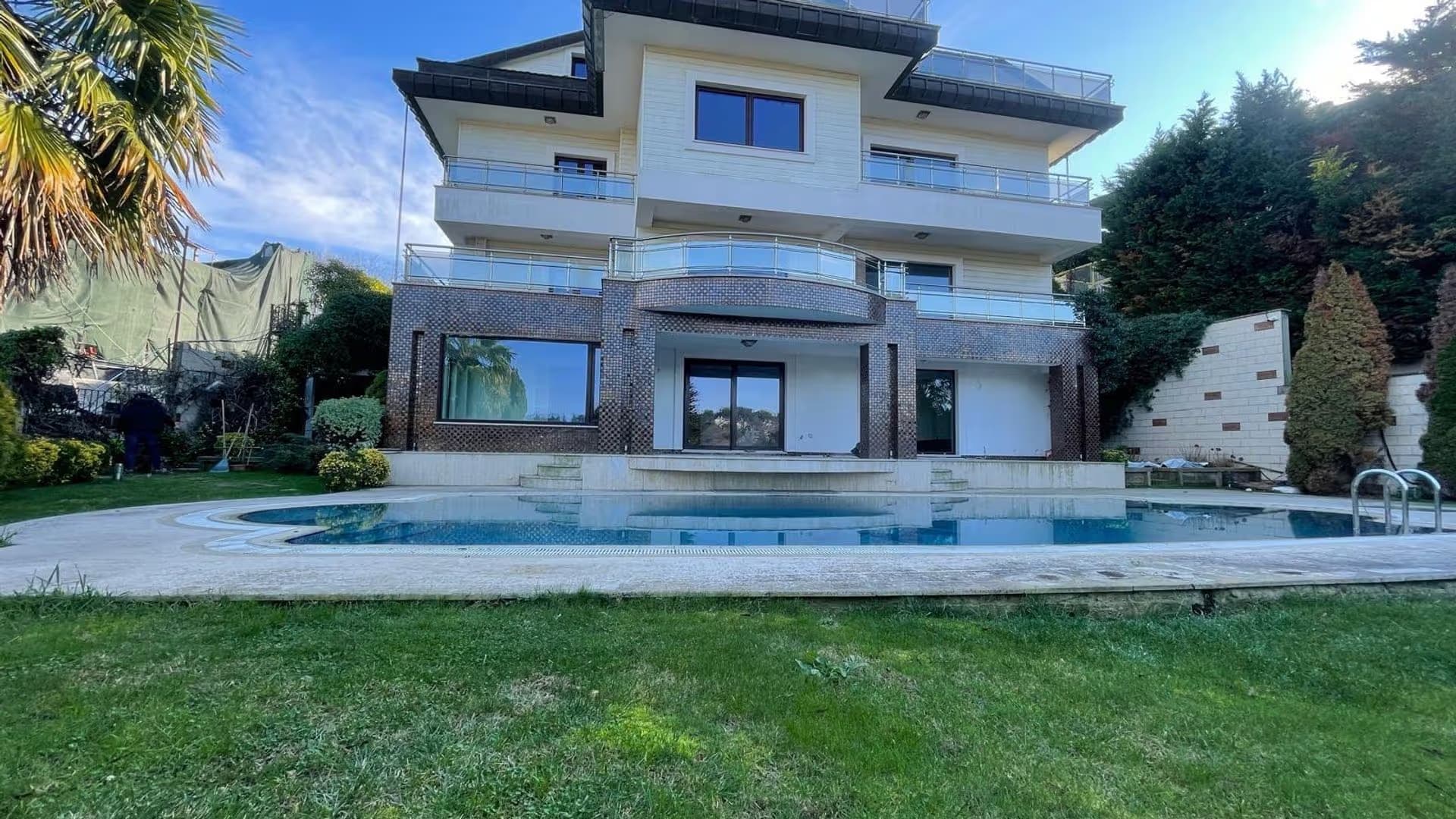 Acarkent'te Konaklar Manzaralı Asansörlü Büyük Bahçeli Satılık BR Villa 7