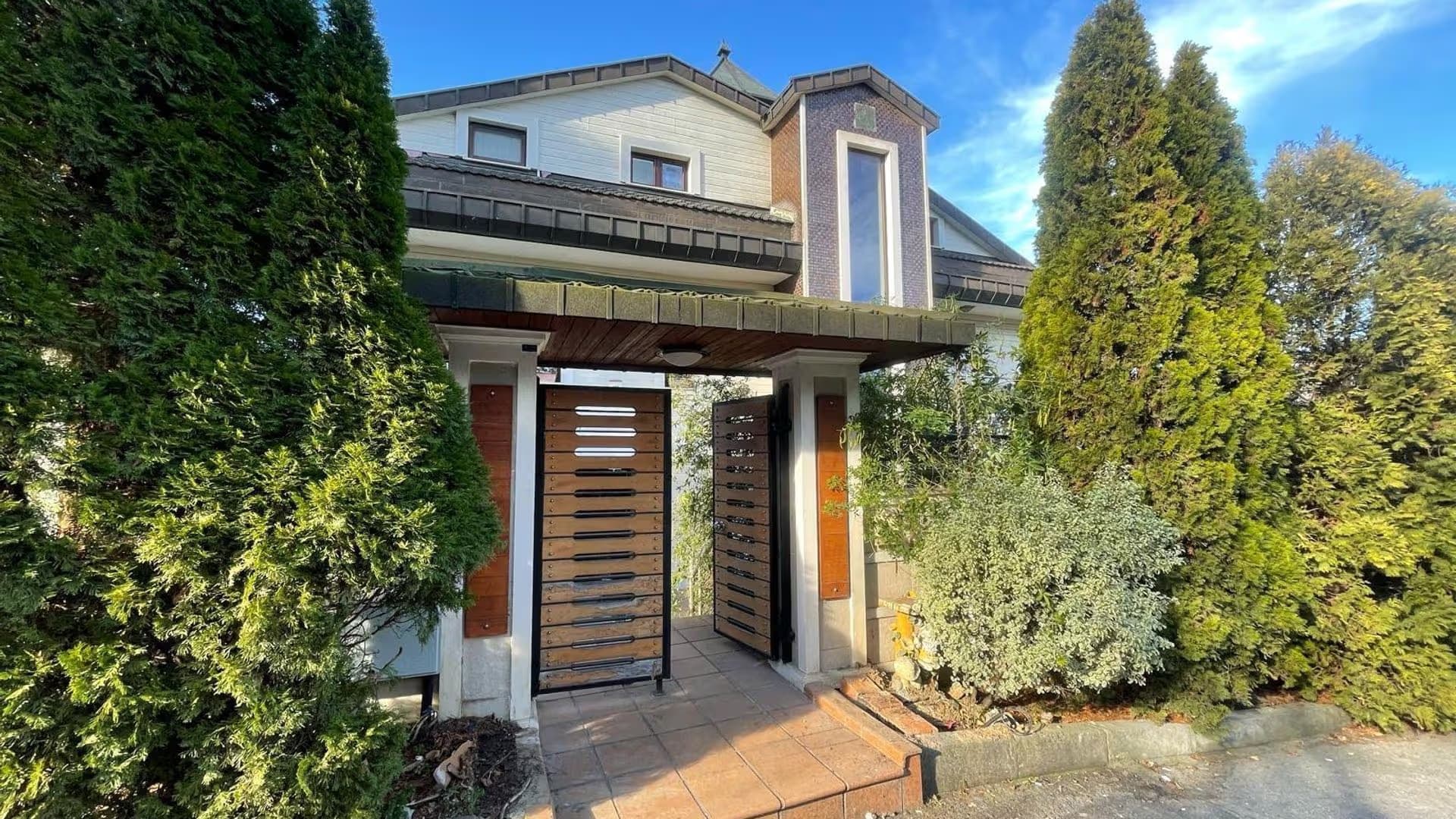 Acarkent'te Konaklar Manzaralı Asansörlü Büyük Bahçeli Satılık BR Villa 9