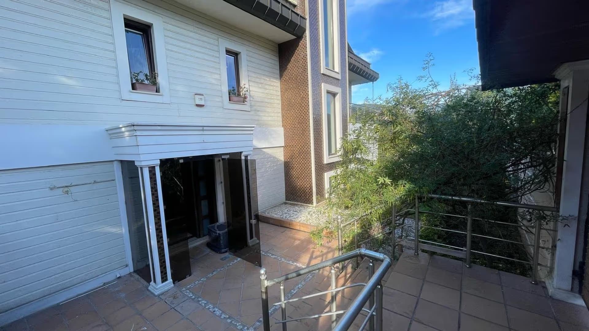 Acarkent'te Konaklar Manzaralı Asansörlü Büyük Bahçeli Satılık BR Villa 10