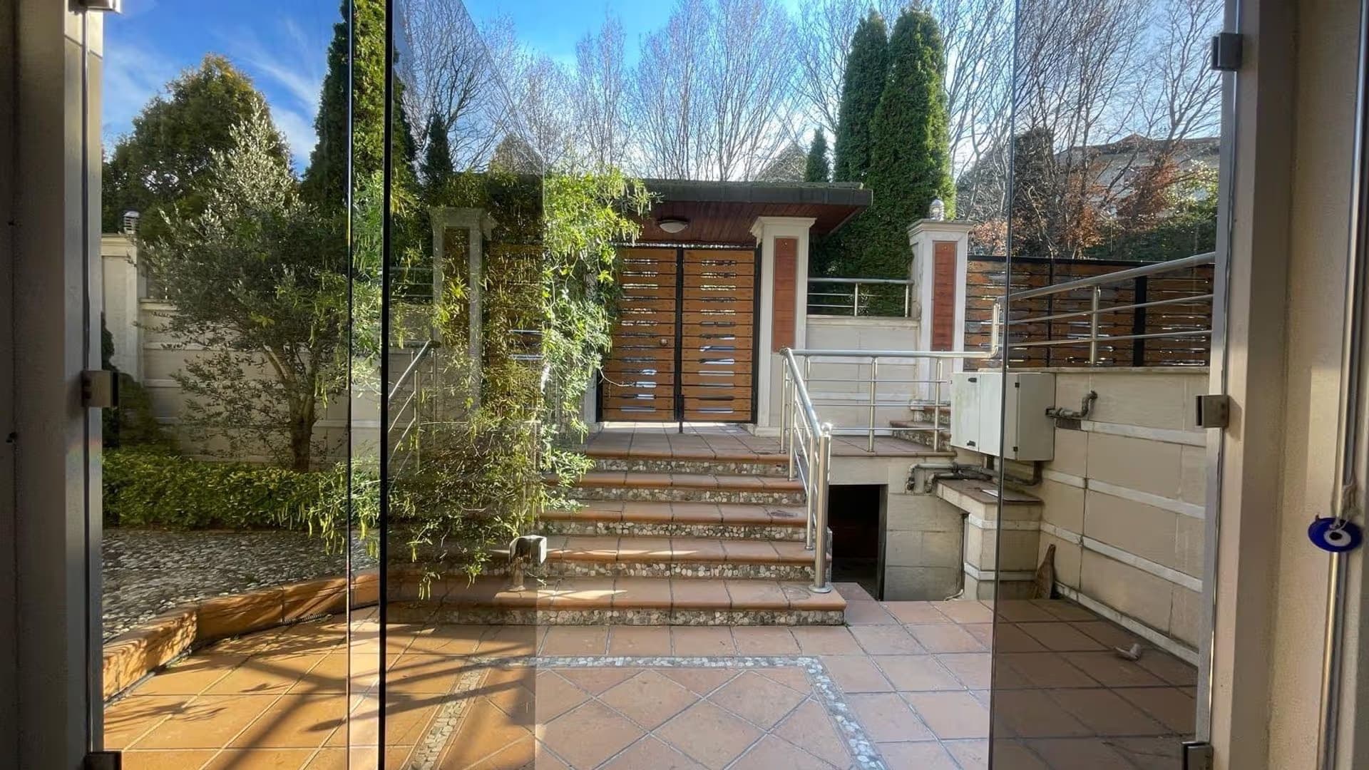 Acarkent'te Konaklar Manzaralı Asansörlü Büyük Bahçeli Satılık BR Villa 11