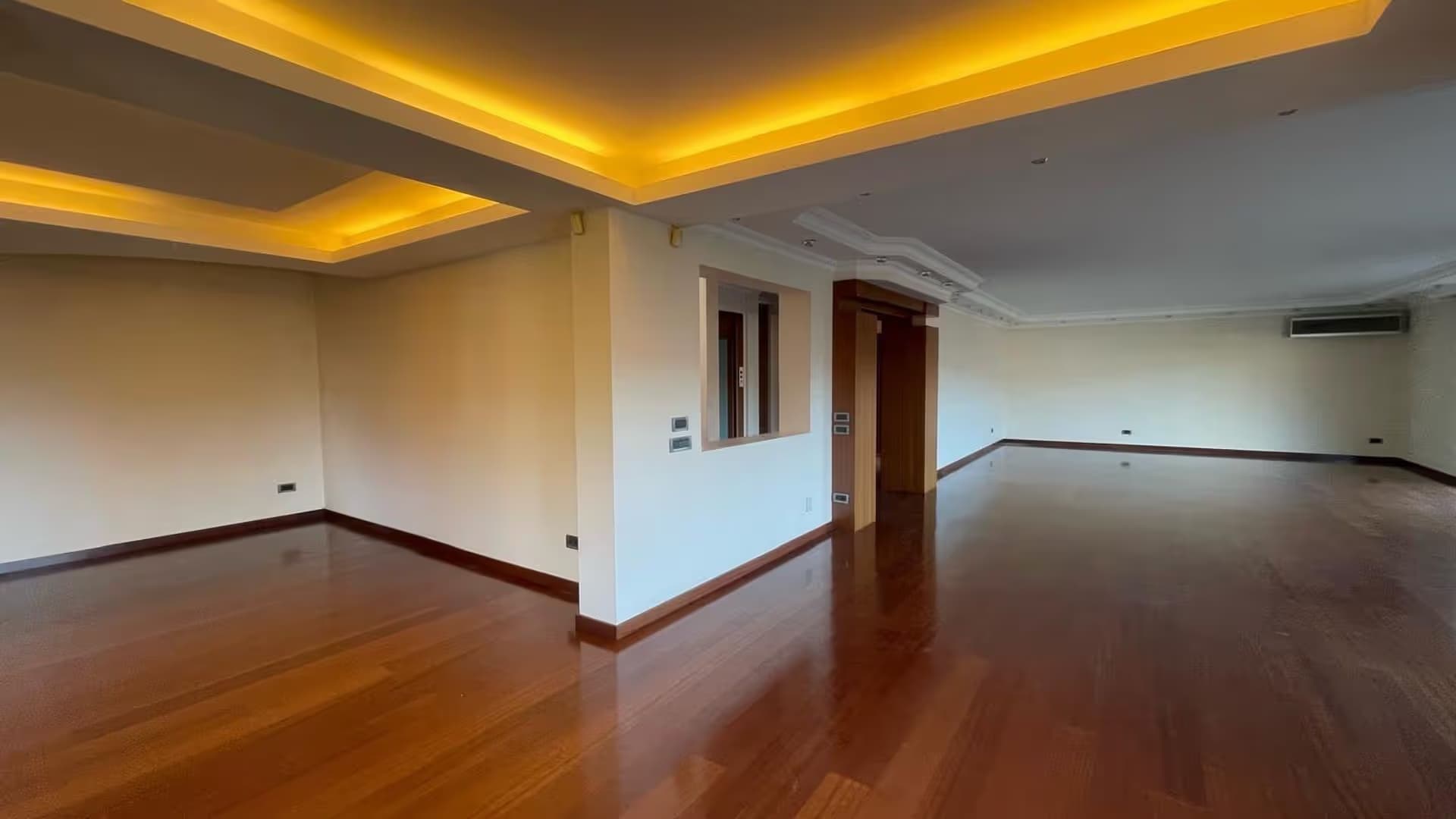 Acarkent'te Konaklar Manzaralı Asansörlü Büyük Bahçeli Satılık BR Villa 13