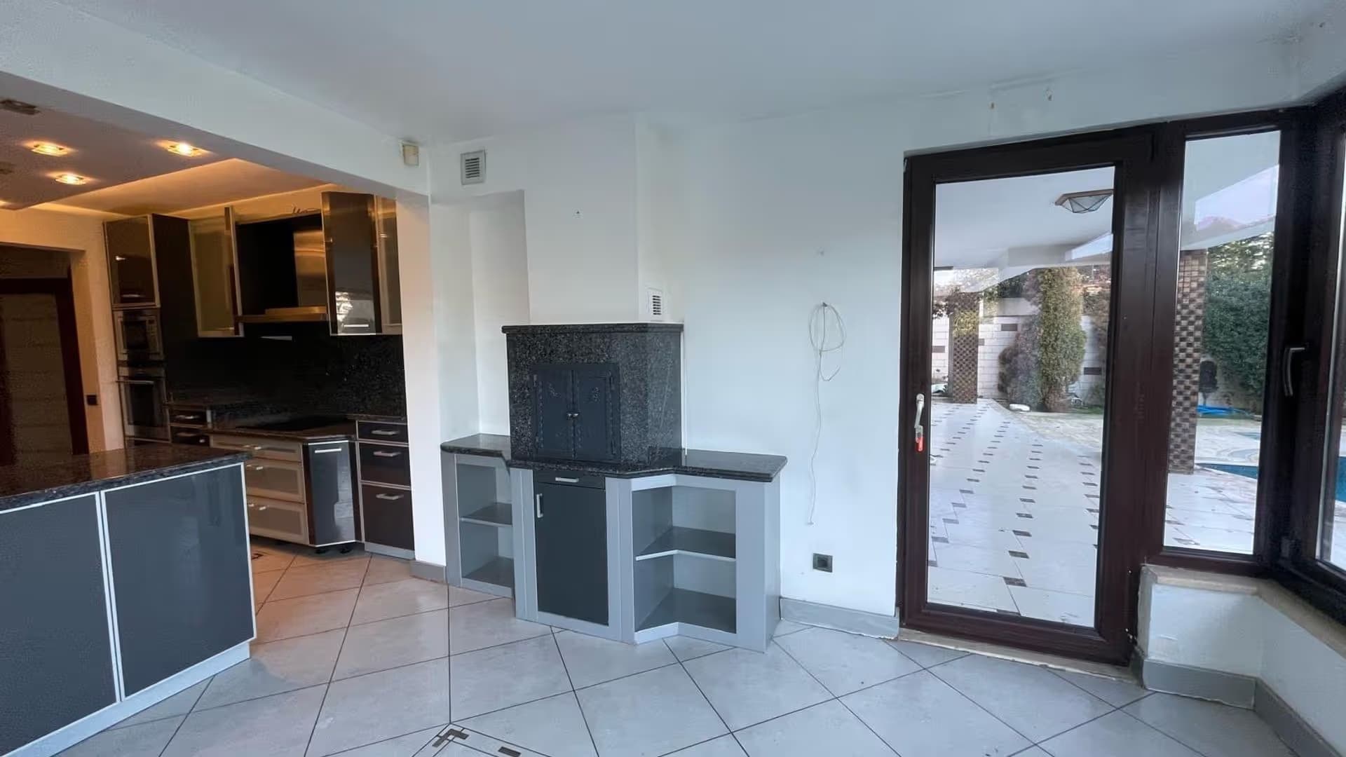 Acarkent'te Konaklar Manzaralı Asansörlü Büyük Bahçeli Satılık BR Villa 16