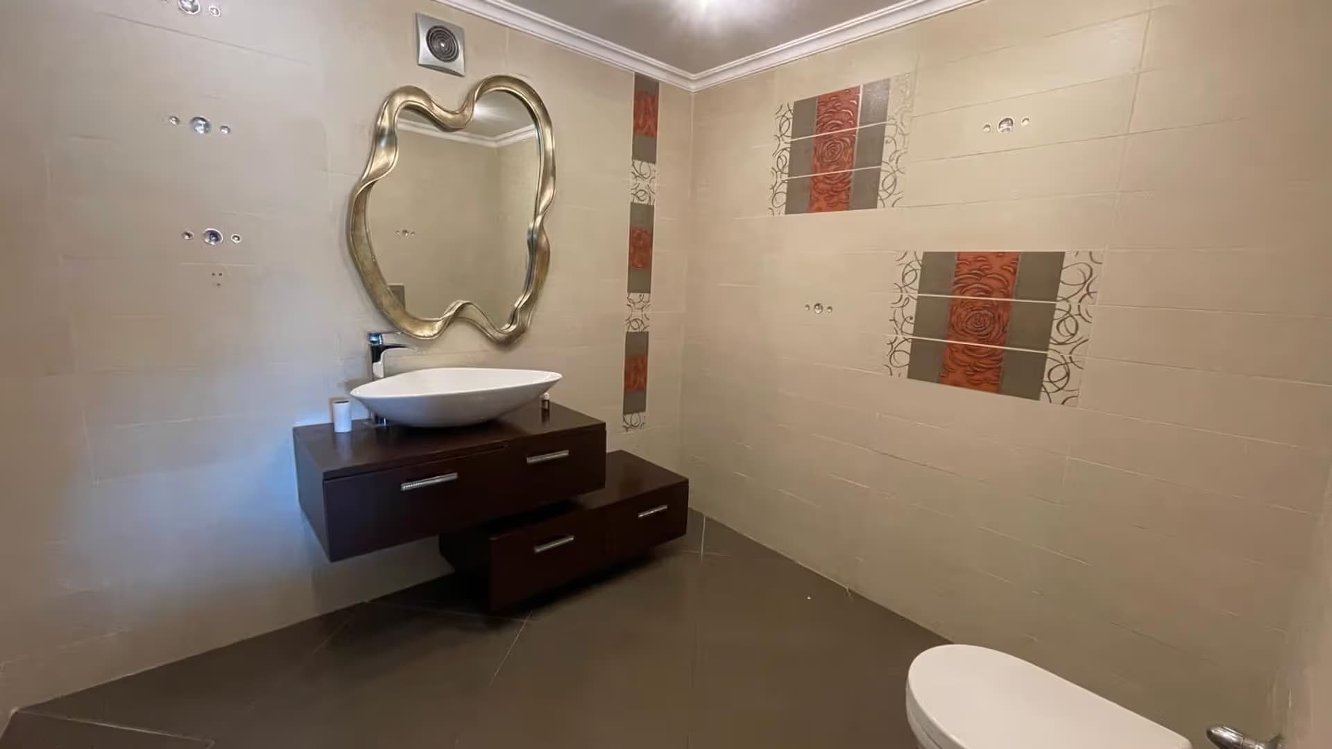 Acarkent'te Konaklar Manzaralı Asansörlü Büyük Bahçeli Satılık BR Villa 20