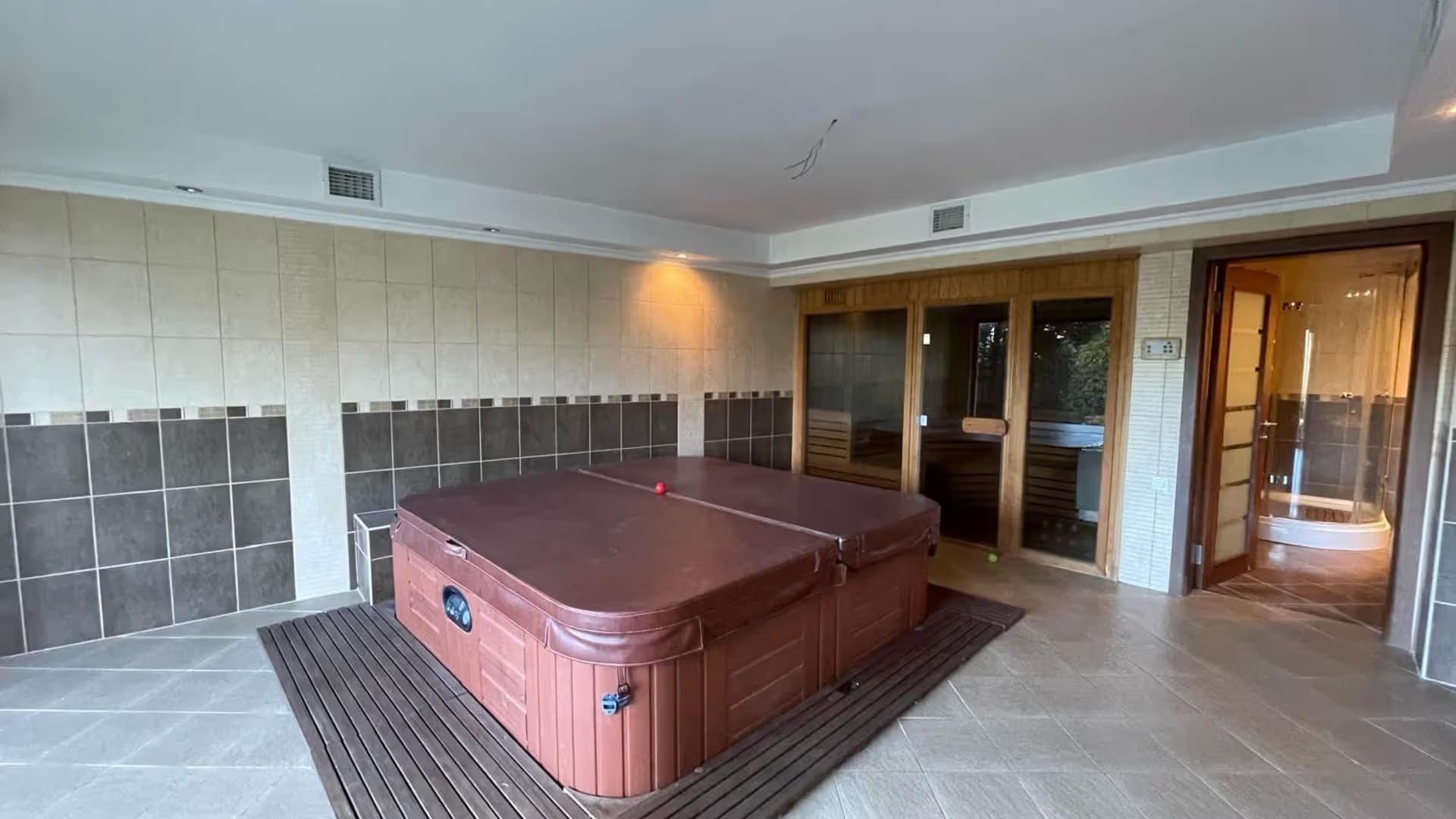 Acarkent'te Konaklar Manzaralı Asansörlü Büyük Bahçeli Satılık BR Villa 23