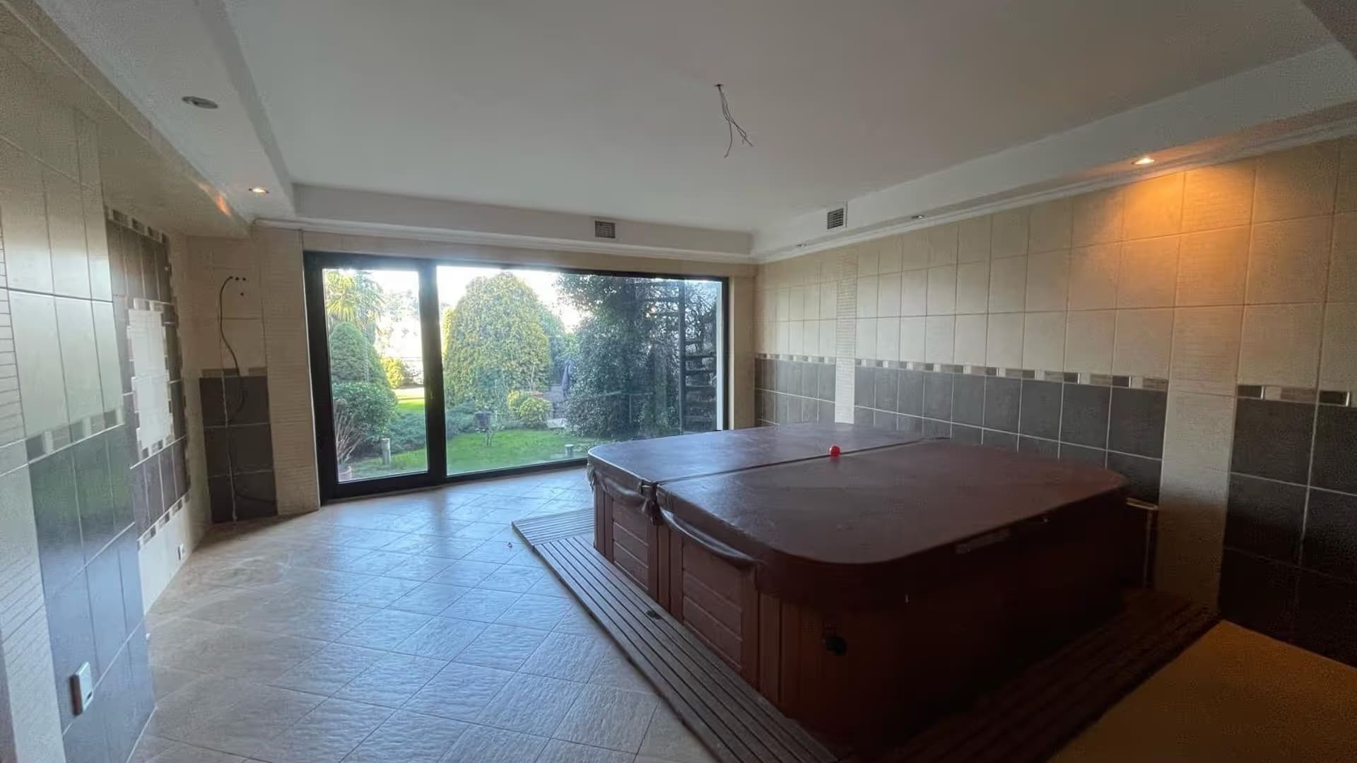 Acarkent'te Konaklar Manzaralı Asansörlü Büyük Bahçeli Satılık BR Villa 24