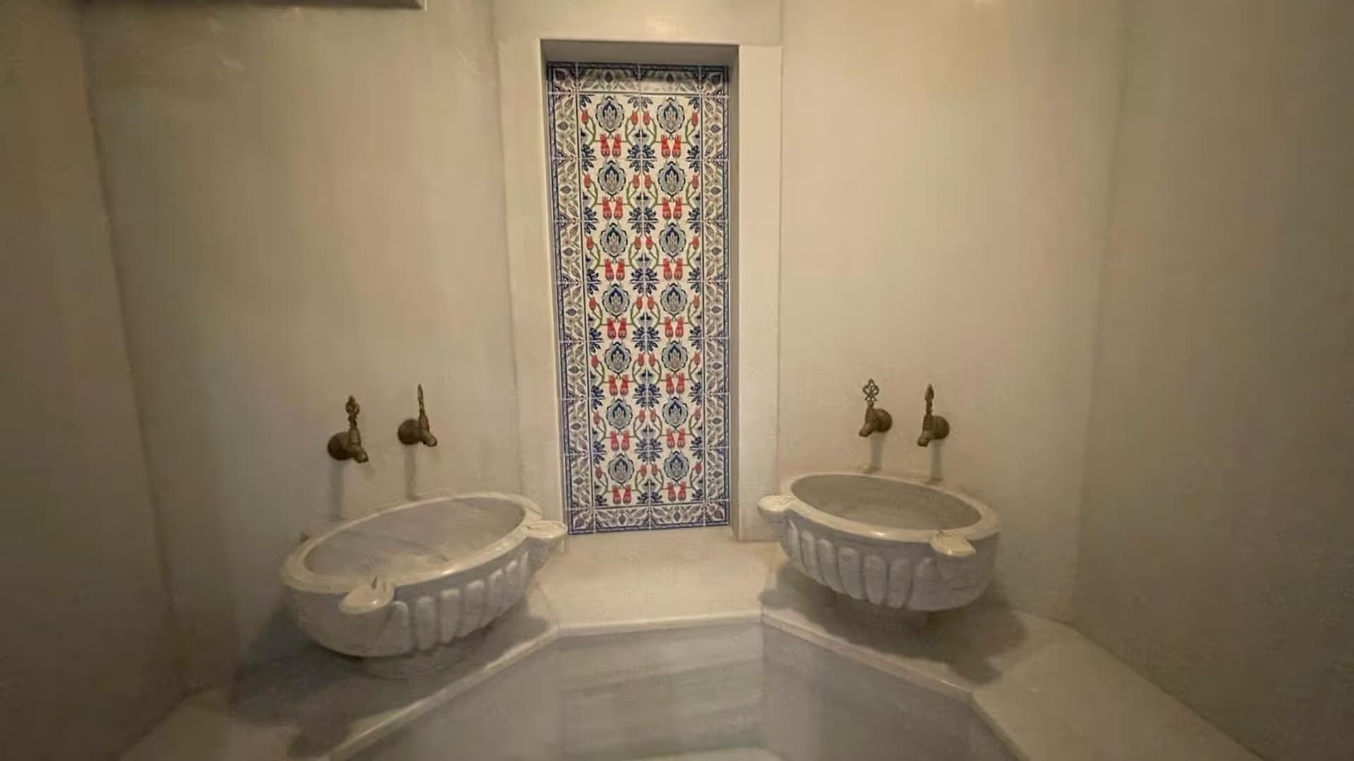 Acarkent'te Konaklar Manzaralı Asansörlü Büyük Bahçeli Satılık BR Villa 28