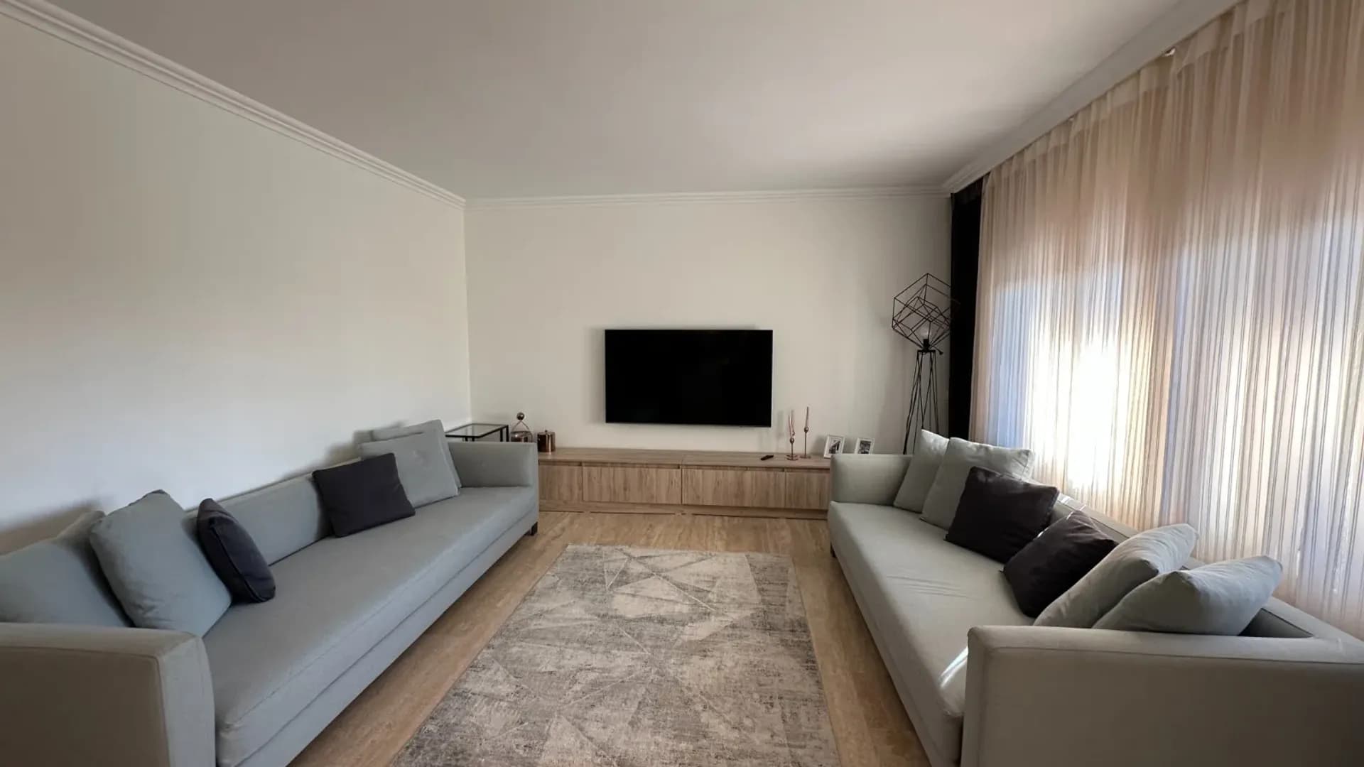 Acarkent'te İçi Yenilenmiş Satılık B Tipi Villa 16