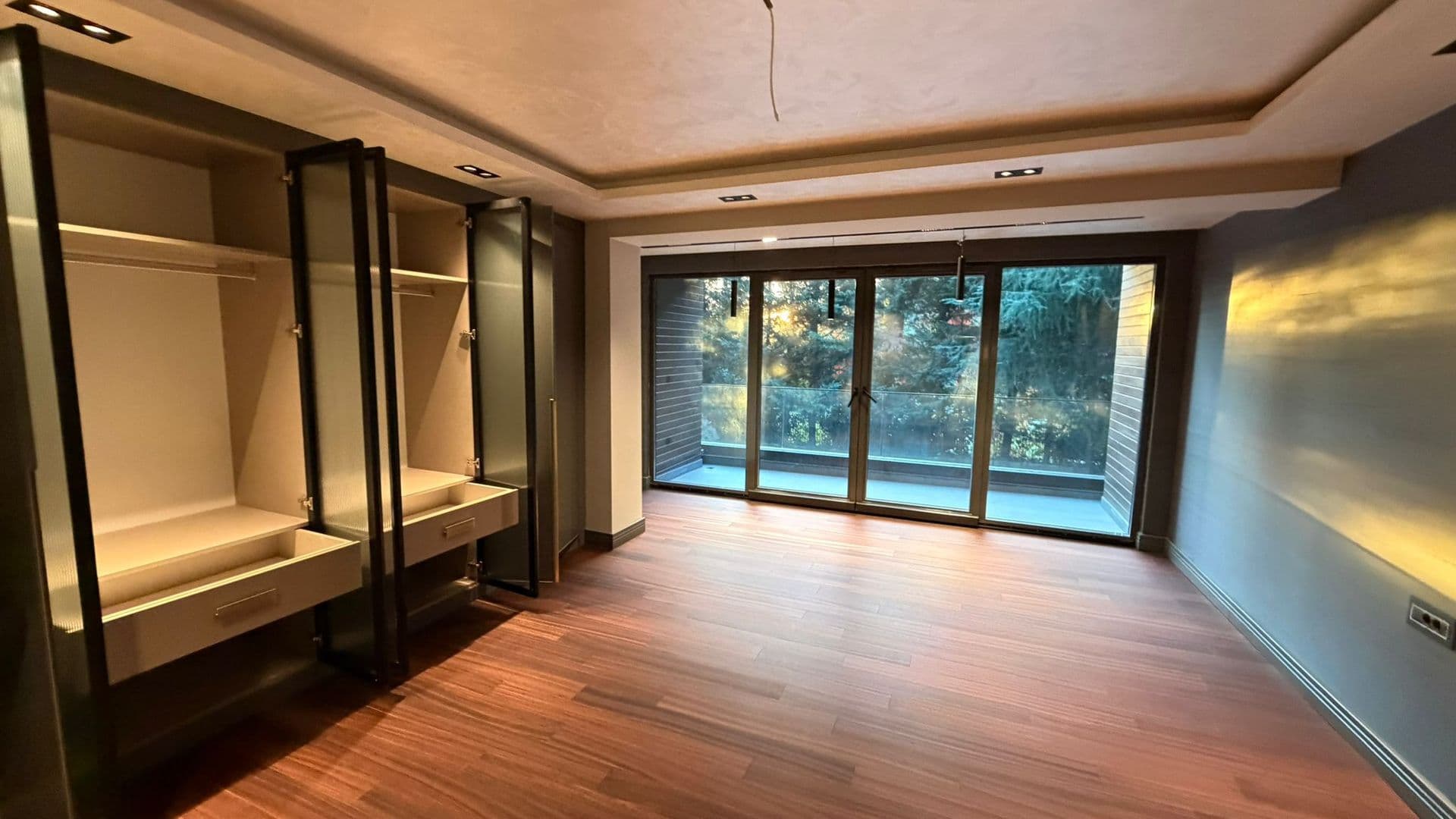 Acarkent'te Komple Yenilenmiş BR Tipi Villa 11