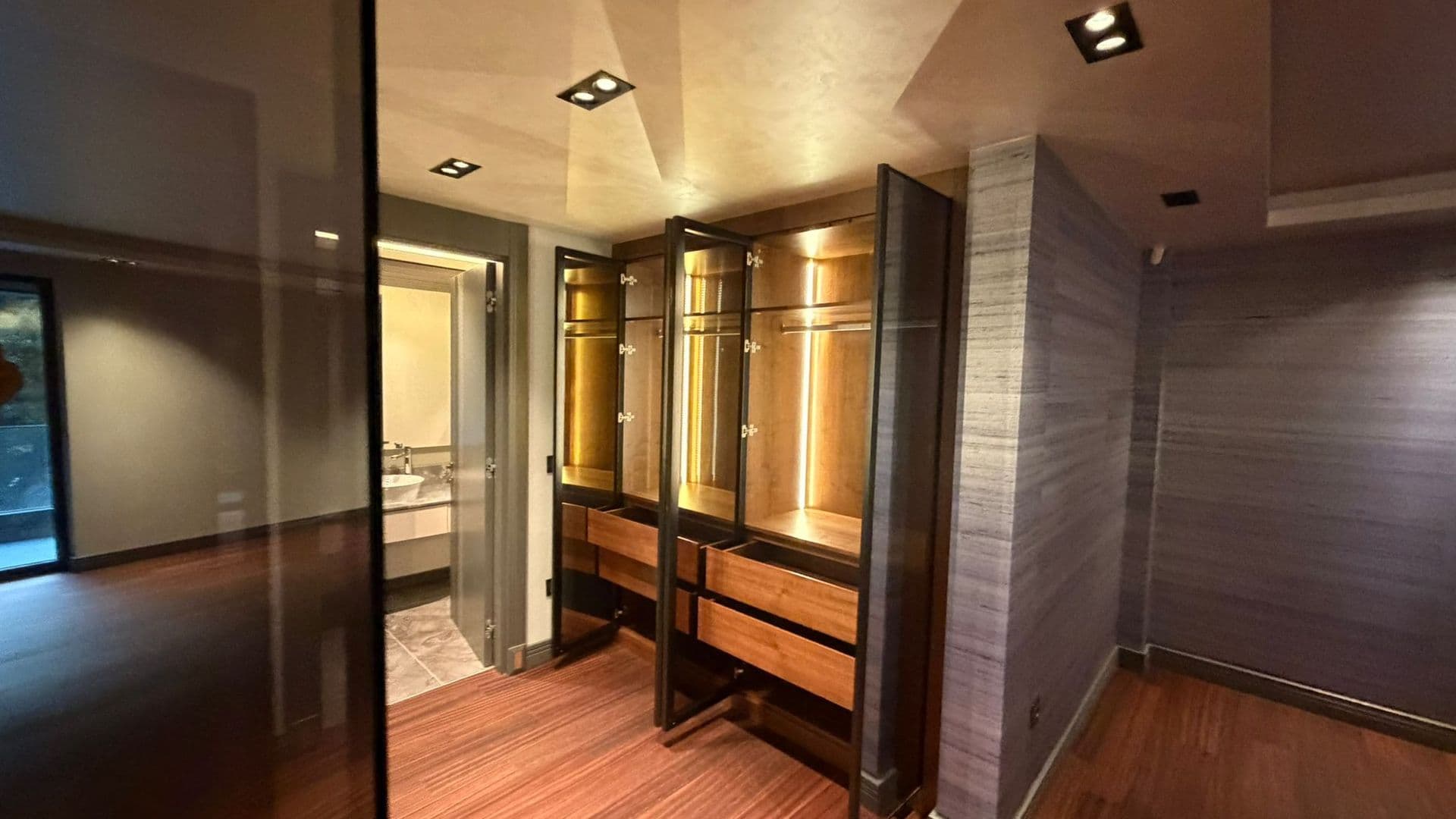 Acarkent'te Komple Yenilenmiş BR Tipi Villa 12