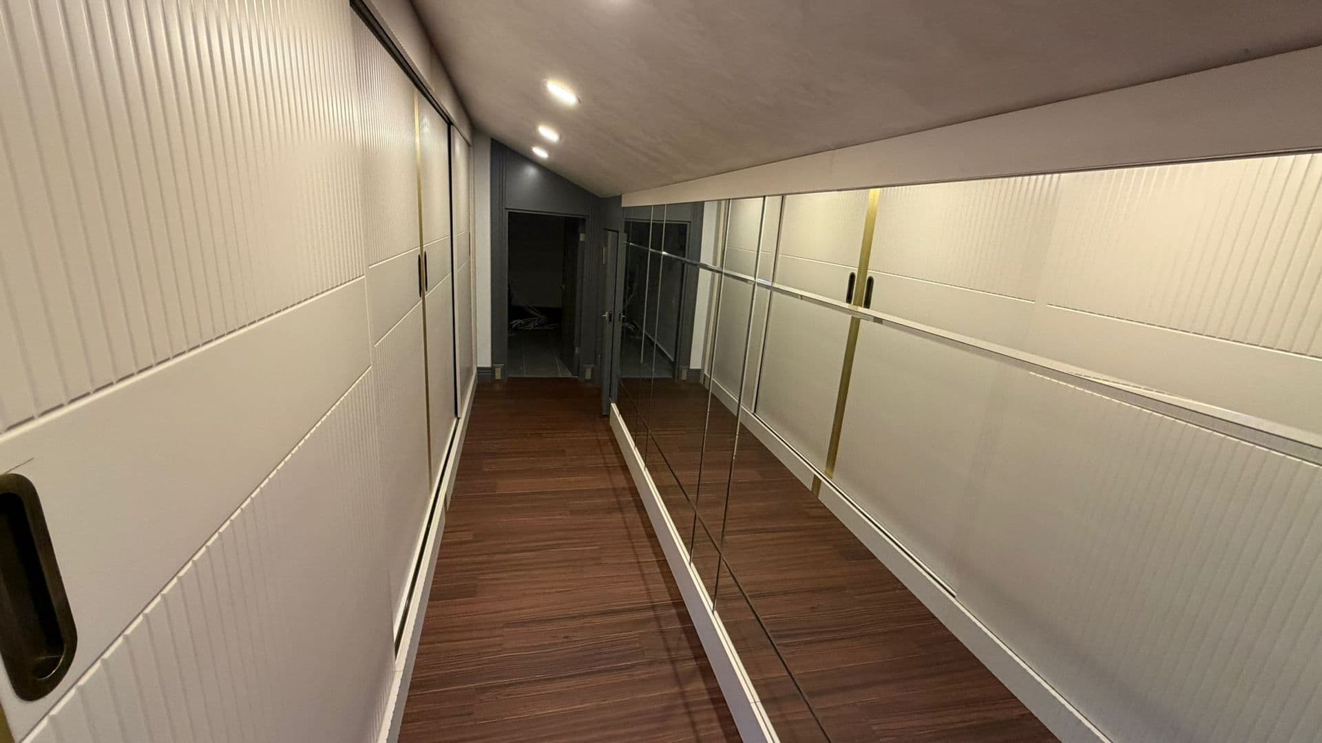 Acarkent'te Komple Yenilenmiş BR Tipi Villa 9