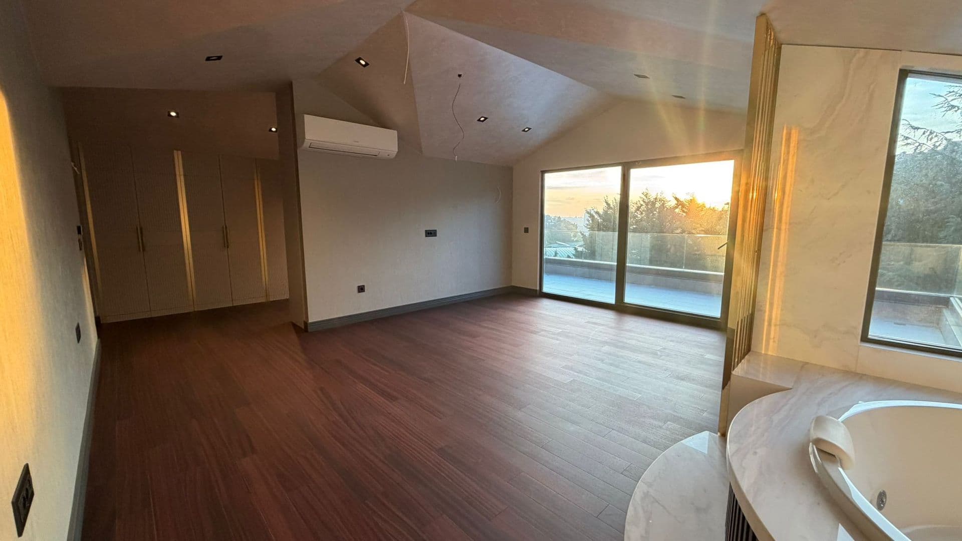 Acarkent'te Komple Yenilenmiş BR Tipi Villa 8