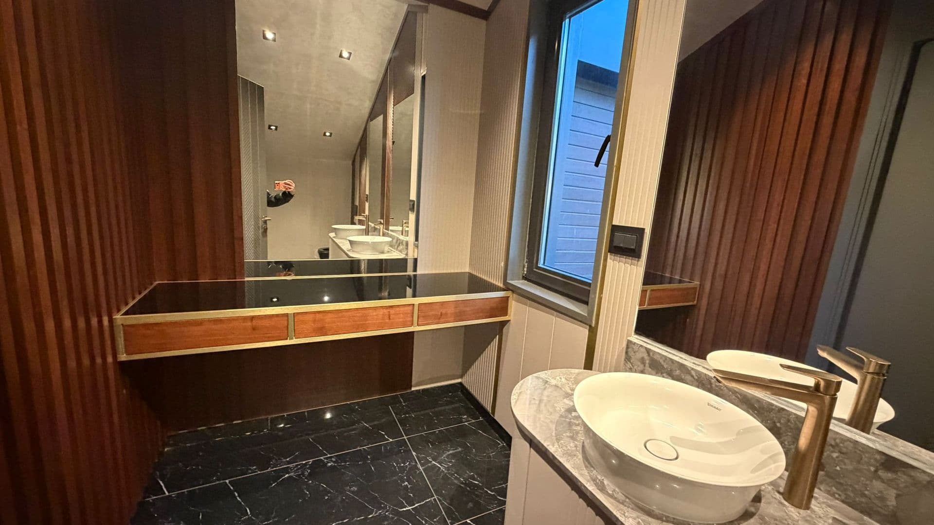 Acarkent'te Komple Yenilenmiş BR Tipi Villa 17