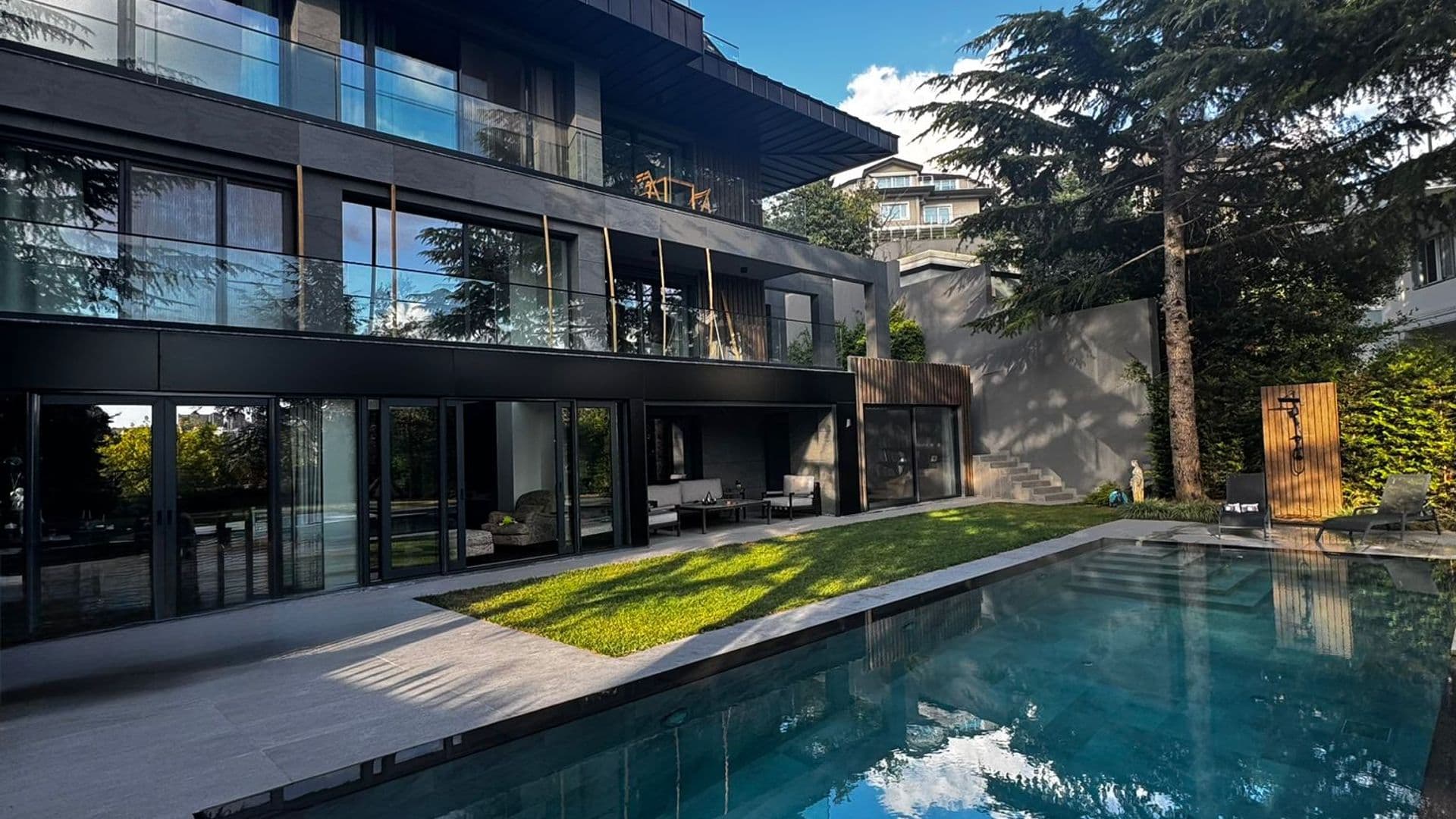 Acarkent'te Hakim Konumlu Ultra Modern Satılık Villa 3