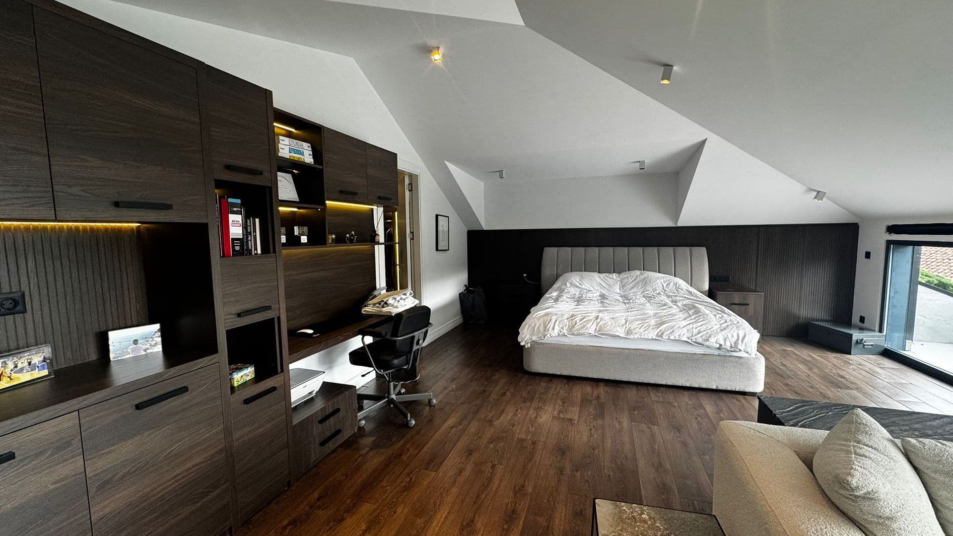 Acarkent'te Hakim Konumlu Ultra Modern Satılık Villa 11