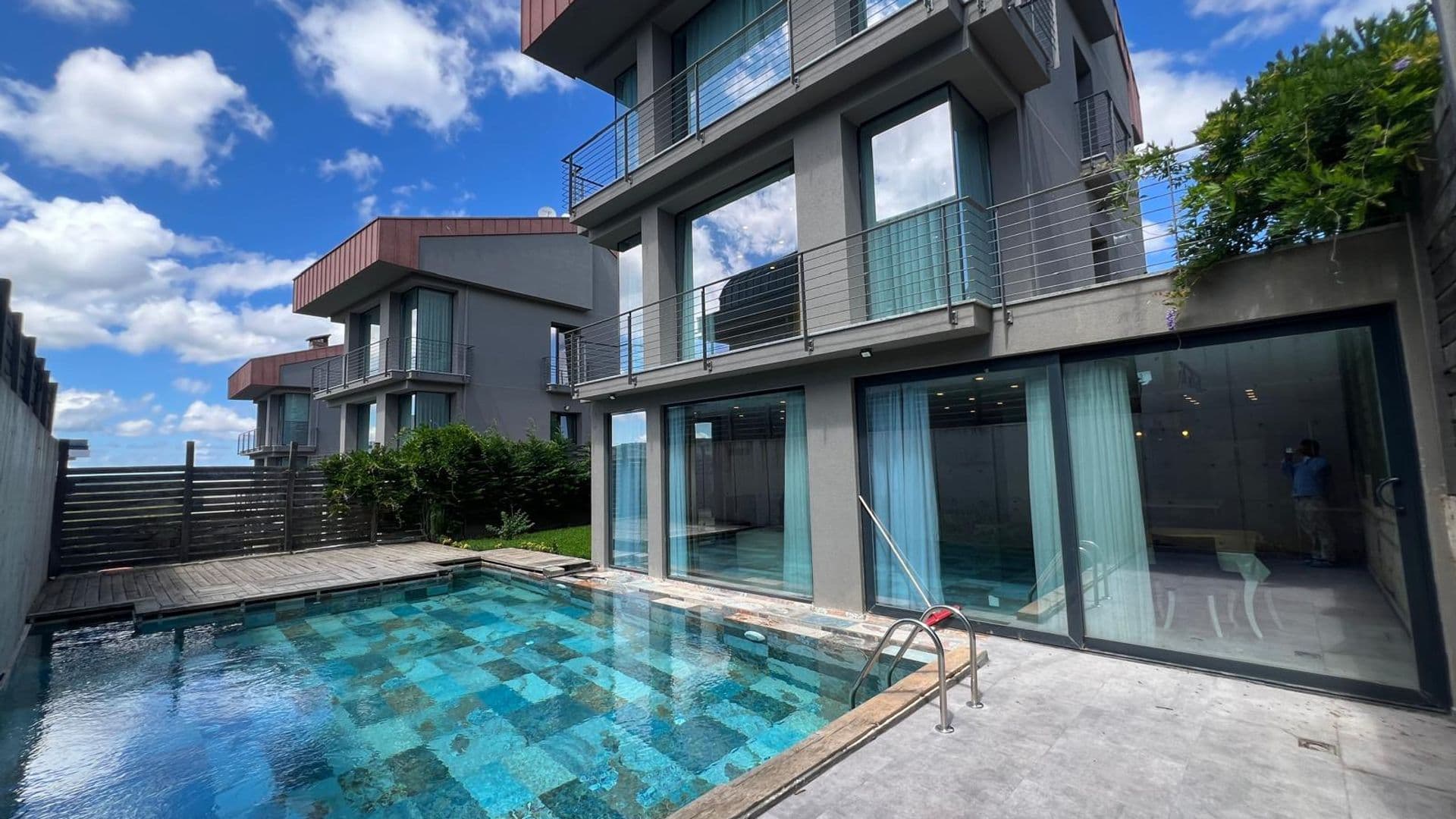 Reşadiye'de Müstakil Havuzlu Modern Sıfır Kiralık Villa 1