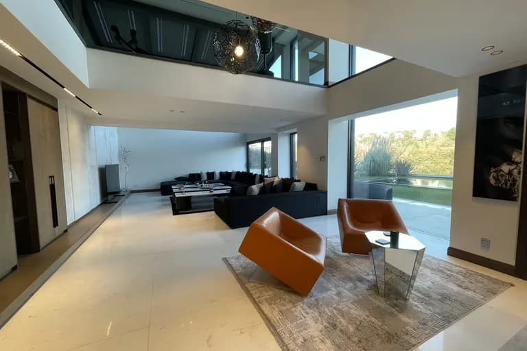 Acarkent'te Sıradışı Ultra Lüks Eşyalı Satılık Villa 2